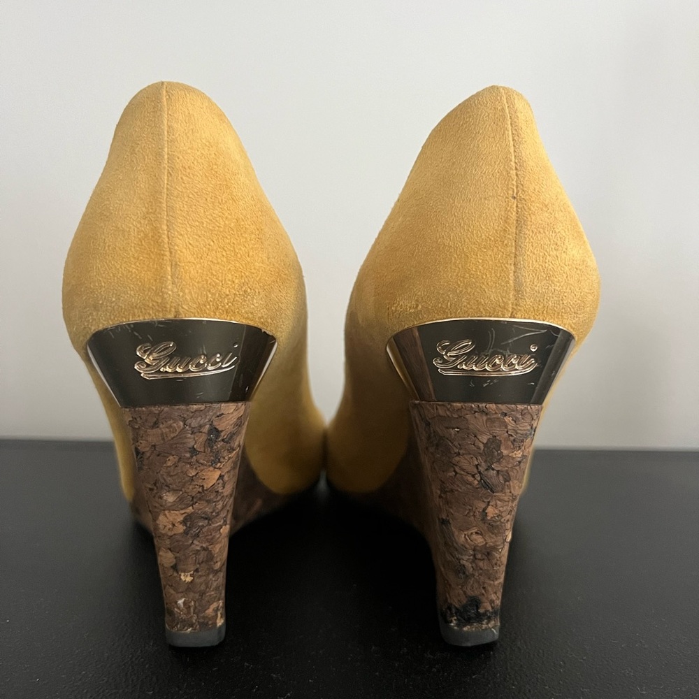 Comfortable yellow Gucci shoes, size 38.
